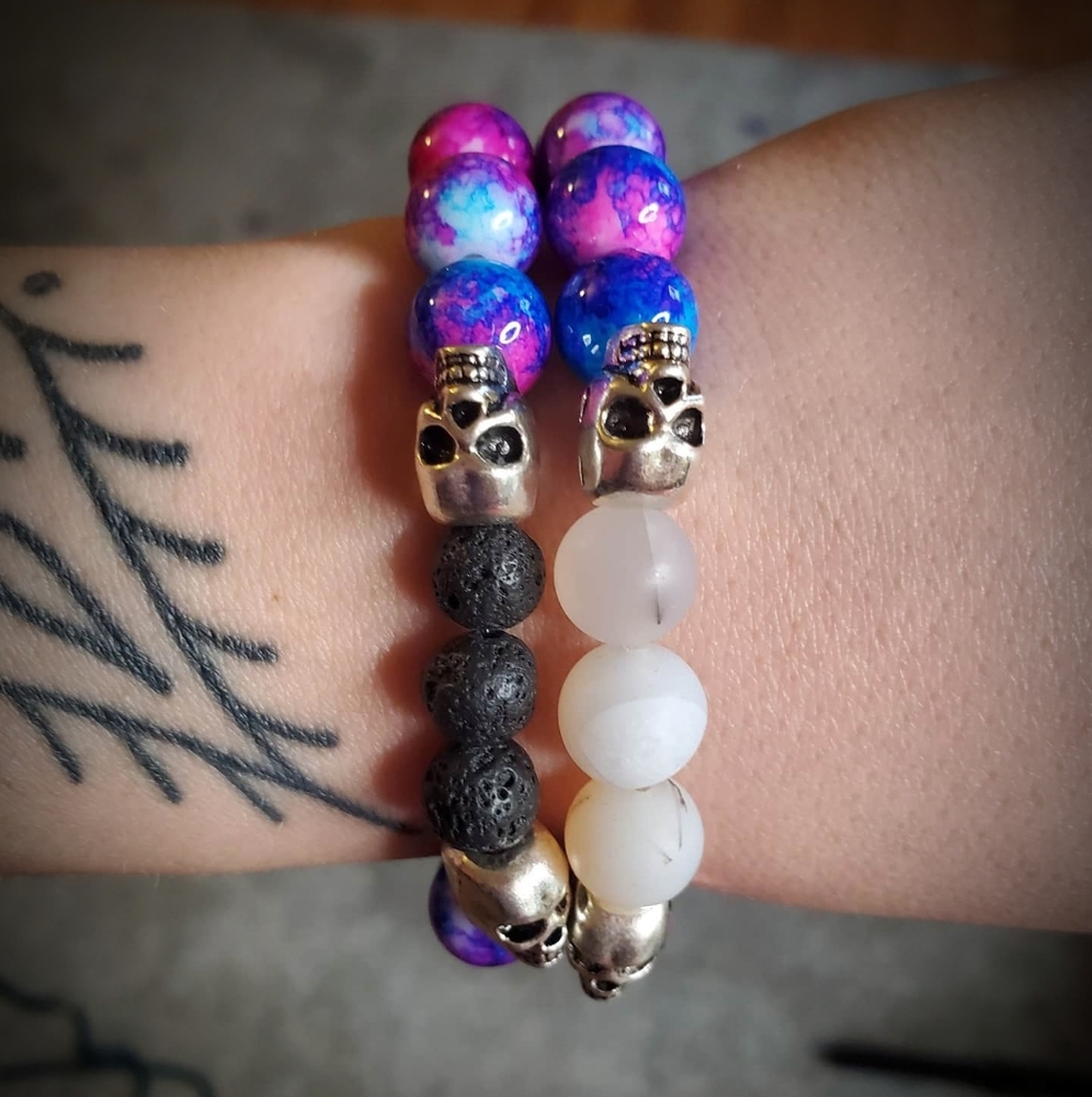 Skull Tiedye Bracelet - Picture 2 of 3